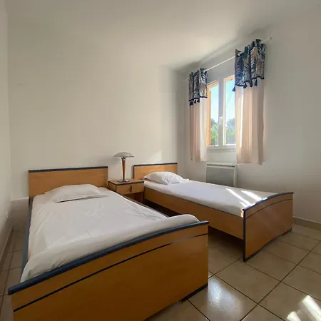 Giens - A Pied -9 Couchages *