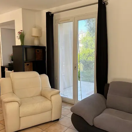 Giens - A Pied -9 Couchages *