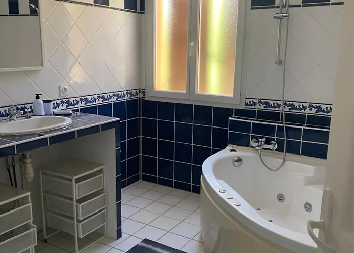 Villa Giens - à Pied -9 Couchages Hyères